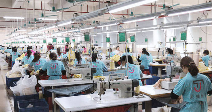 近百人生产团队