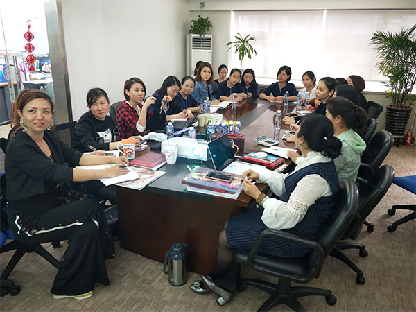 捷洋服饰-公司会议