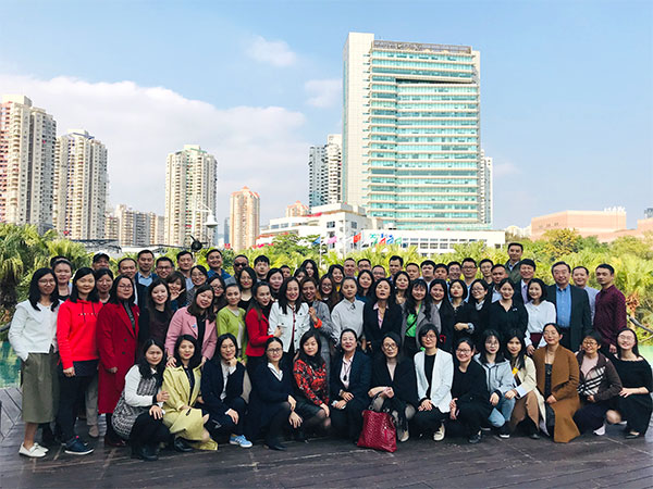 捷洋服饰-办公室年会合照