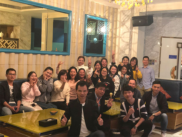 捷洋服饰-员工聚餐